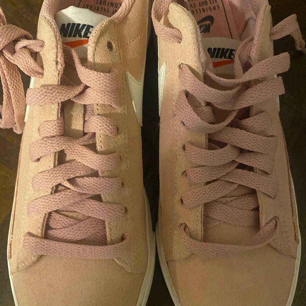 Nike size 7 baby pink - Picture 3 of 3